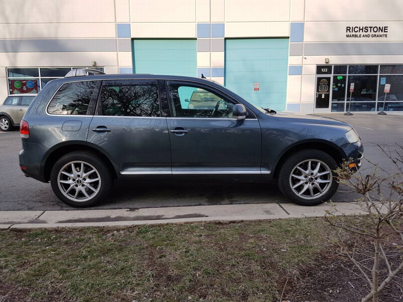 Illustration for article titled For $7,477, Could This 2004 VW Touareg V10 TDI Make You The Torque Of The Town?